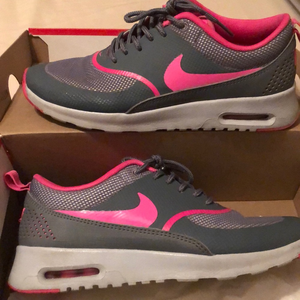 Gently worn Nike air max thea